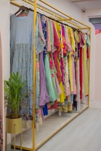 Moda sustentável custa mais caro? Entenda o preço e faça escolhas melhores