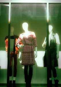 Reforma de roupa vale mais que comprar? Compare custos e benefícios