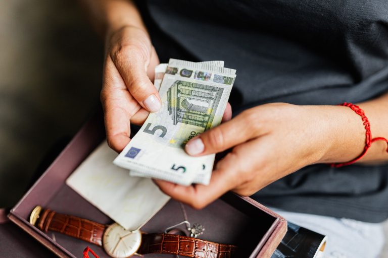 Vale pagar mais por roupas duráveis? Descubra quando o investimento compensa